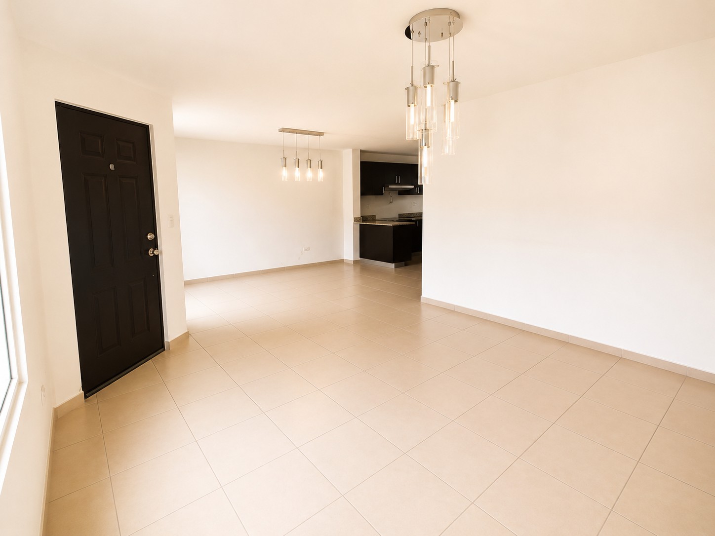 Sala y comedor amplios de casa en Alamedas de Santo Domingo